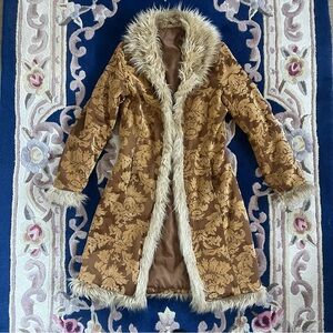 Amber jacquard Coat with Faux Fur Trim